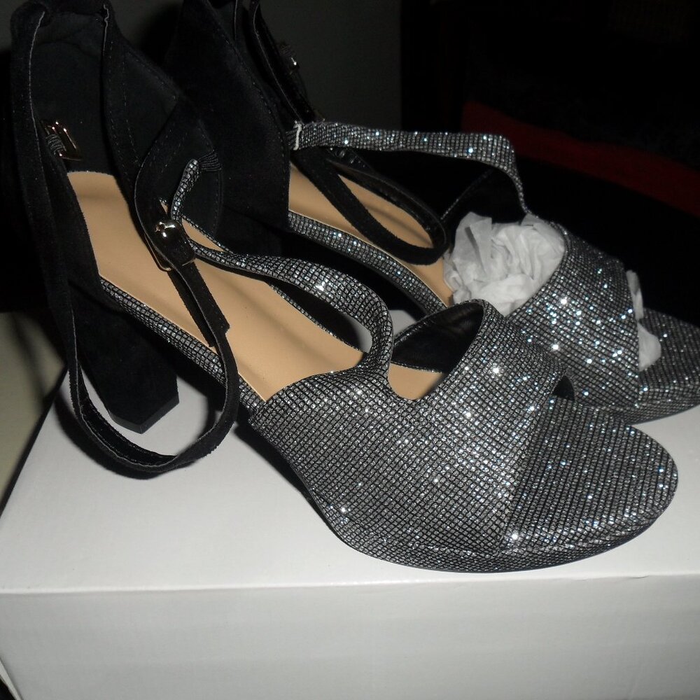 💰💰New- Black Glitter Platform heel Sandals